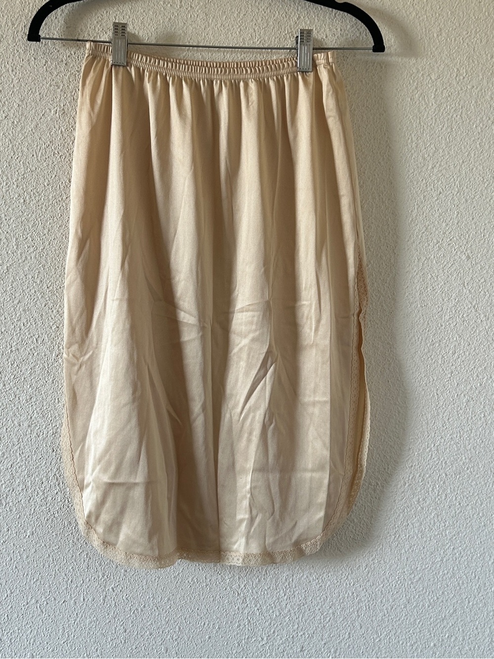 VTG USA Vanity Fair Dainty Cutesy Coquette Slip Skirt Women’s up to Large Nude